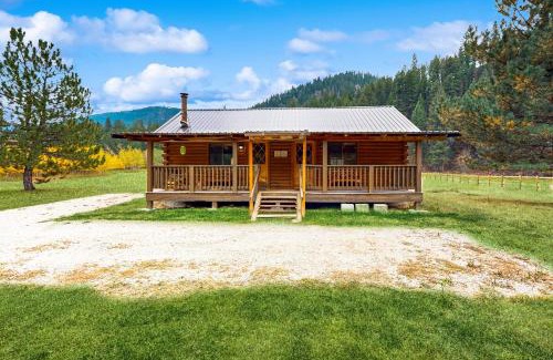 Sula Casa | Broad Axe Resort - Main House + Cabins