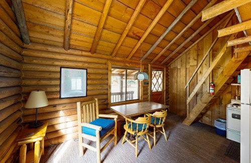 Sula Casa | Broad Axe Resort - Main House + Cabins