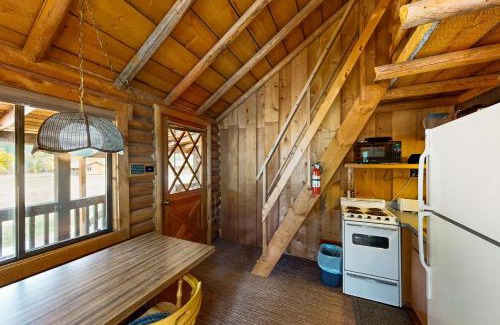 Sula Casa | Broad Axe Resort - Main House + Cabins