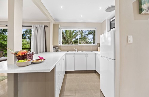 Burnt Pine Villa | Broad Leaf Villas