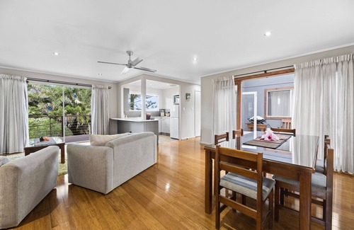 Burnt Pine Villa | Broad Leaf Villas