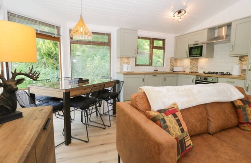 Troutbeck Cabaña | BROAD OAK LODGE, family friendly, with hot tub in Windermere