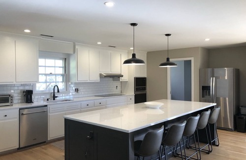 Charlottesville Casa | Broad Reach Secluded cottage with open living space, sunset deck, big yard