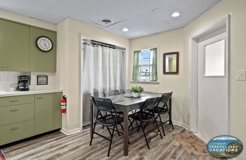 Lake Geneva Apartamento | Broad Street Suite 3|Parking for 3 Vehicles |Walkable |Boho Inspired |Full Kitchen |Huge Living Room
