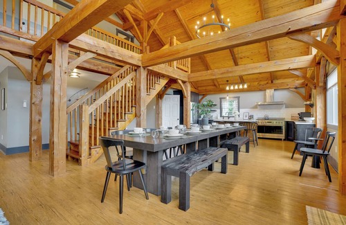 Robertsdale Casa | Broad Top Cabin | Pond + Putting Green