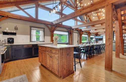 Robertsdale Casa | Broad Top Cabin | Pond + Putting Green