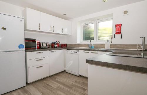 Shalford Casa | Broadford Barn - Barn conversion in picturesque village