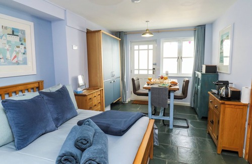 Dartmouth Cabaña | Broadstone Boathouse