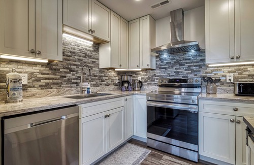 Kodak Casa | Broadview, River, Golf Course, Games, free Attraction Tickets!!!