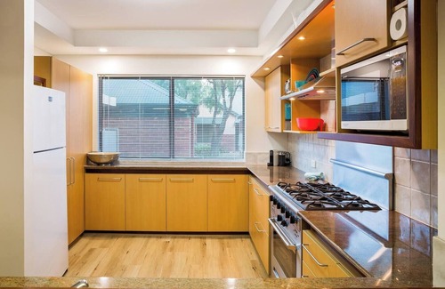 Broadwater Casa | Broadwater Bliss Beachside Escape w Resort Perks