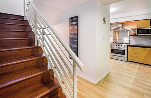 Broadwater Casa | Broadwater Bliss Beachside Escape w Resort Perks