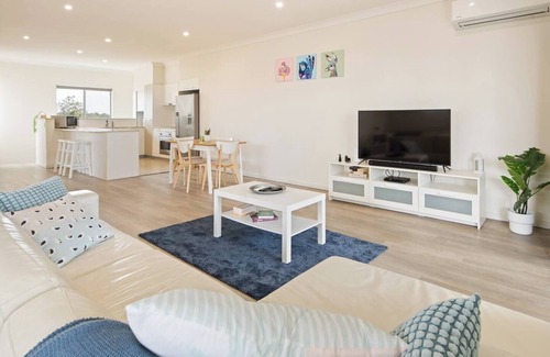 Runaway Bay Apartamento | Broadwater Days Breezy Resort Living by the Bay