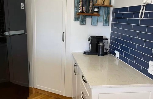 Labrador Apartamento | Broadwater Views, Secure Parking - 2 BDR Family sized, Long or Short stays