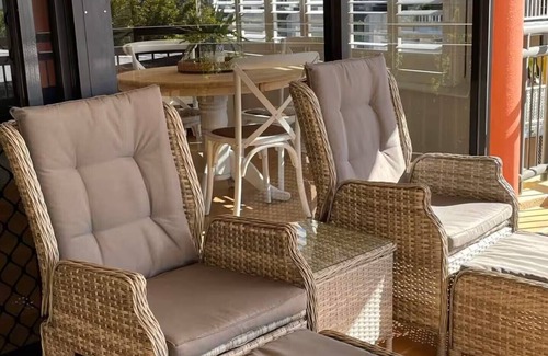 Labrador Apartamento | Broadwater Views, Secure Parking - 2 BDR Family sized, Long or Short stays