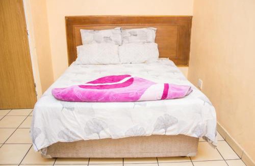 Bezuidenhout Valley Casa | Broadway Guesthouse &Pub