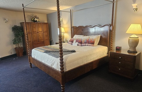 Westside Hotel | Broadway Inn Conference Center
