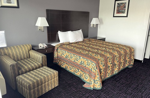 North San Antonio - SAT Hotel | Broadway Inn