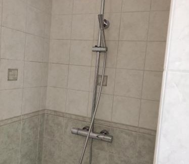 Guer Casa | Brocéliande calme breton, spa, wifi, amazon-disney tv, 4 lits, Freebox revolution,draps, café, thé