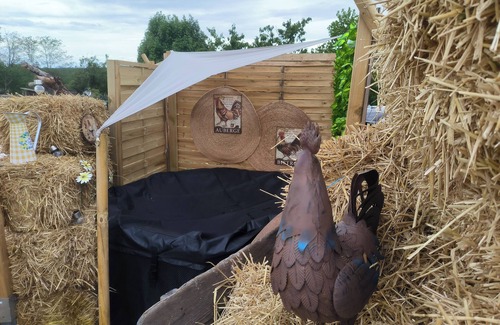 Lapalisse Casa | Brocante-style lodge tent with private Jacuzzi