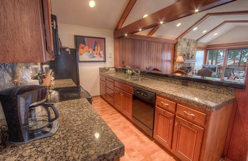 Brockway Condominio | Brockway Beachside Bungalo 3 Bedroom Home by RedAwning