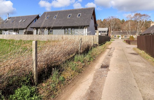 Forres Cabaña | BRODIE EAST COTTAGE, family friendly, with a garden in Forres