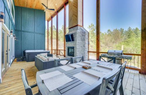 Broken Bow Casa | Broken Bow Cabin about 5 Mi to State Park with Hot Tub!