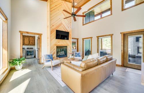 Broken Bow Casa | Broken Bow Cabin about 5 Mi to State Park with Hot Tub!