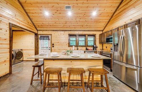Broken Bow Cabina | Broken Bow Cabin w/ Private Hot Tub: 14 Mi to Lake