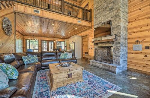 Hochatown Casa | Broken Bow Cabin with Hot Tub and Game Room!