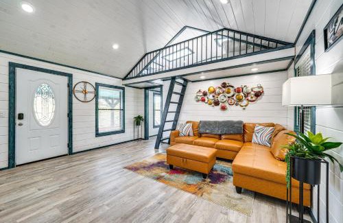 Broken Bow Casa | Broken Bow Cabin with Hot Tub, Fire Pit and Creek View