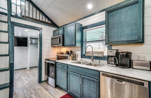 Broken Bow Casa | Broken Bow Cabin with Hot Tub, Fire Pit and Creek View