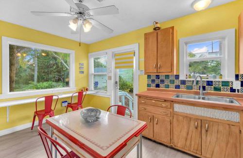 Tarpon River Casa | Bromeliad Bungalow - Downtown Cottage