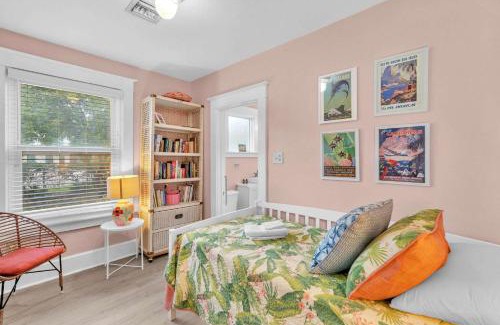 Tarpon River Casa | Bromeliad Bungalow - Downtown Cottage