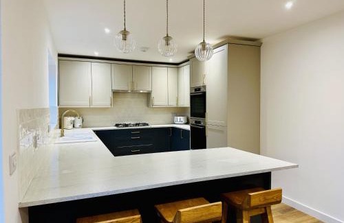 Bacton Casa | Bromholme Cottage Bacton - Sleeps 10, hot tub, close to beach