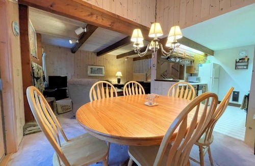 Bromley Mountain Casa | Bromley's Ridges 3-Level Townhouse just a short walk to the ski trailswith