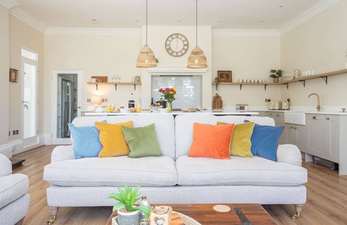 Llanfairpwllgwyngyll Cabaña | Bron Menai - sleeps 15 guests in 8 bedrooms
