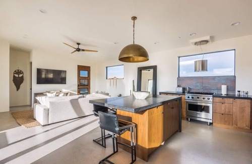Pioneertown Casa | Bronco Vista-Pioneertown's Private Sanctuary