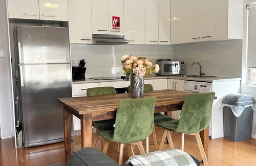 Bronte Apartamento | Bronte beach 2 BD apartment, next to trendy cafes and shops, Family friendly!