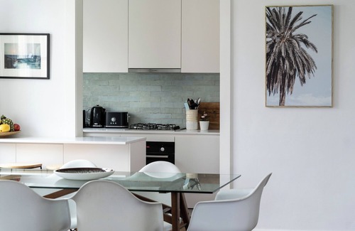 Bronte Apartamento | Bronte Beach 2 Storey Apartment With Magnificent Views, Footsteps to the Beach
