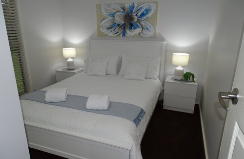 Greta Main Cabina | Bronte Lodge - Wine Country Stay, Cessnock, Hunter Valley.
