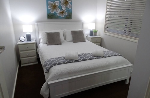 Greta Main Cabina | Bronte Lodge - Wine Country Stay, Cessnock, Hunter Valley.