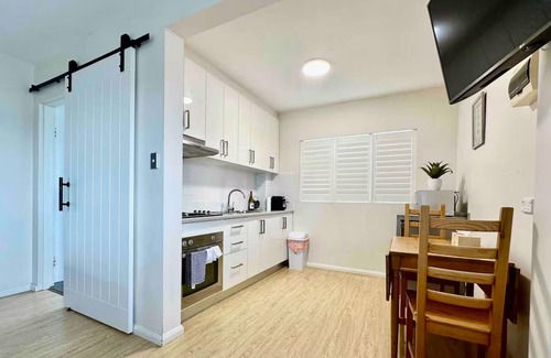 Bronte Apartamento | Bronte studio w/water views Sydney's Best Suburb
