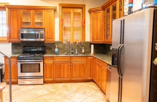 Grand Boulevard Casa | Bronzeville Greystone Free Parking and Wifi