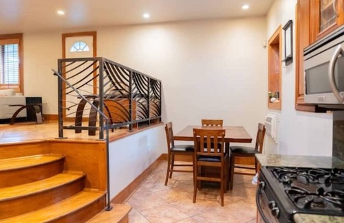 Grand Boulevard Casa | Bronzeville Greystone Free Parking and Wifi