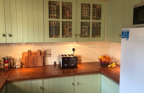 Lisnagunogue Casa | Brook Haven:Traditional Irish Farmhouse