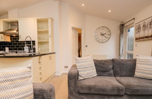 Windermere Cabina | BROOK LODGE, family friendly, with a garden in Bowness-On-Windermere