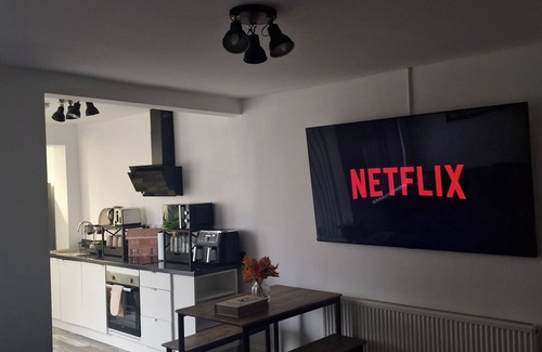 Skegby Casa | Ashfield House by Cyber Living - Modern Stay!