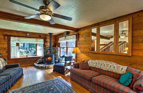 Brookings Casa | Brookings House on 3 Acres, Half Mile to Coast!