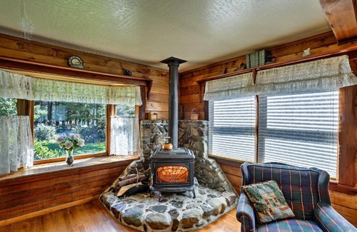 Brookings Casa | Brookings House on 3 Acres, Half Mile to Coast!