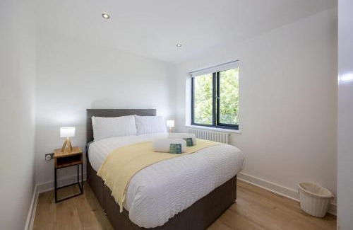 Cheadle Apartamento | Brooklyn Mews-Free Parking-Village Location